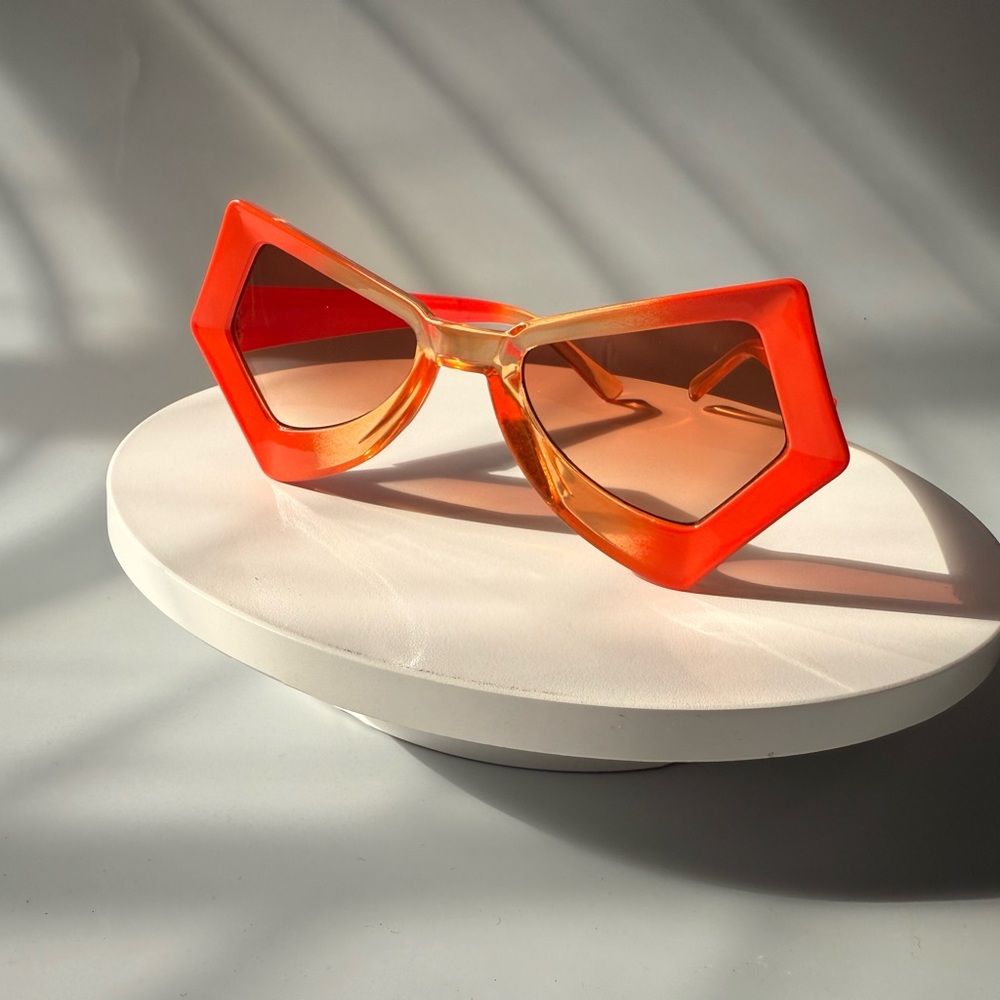 Statement Geometric Sunglasses – Sunset Orange 🔶 - Picture 2 of 3